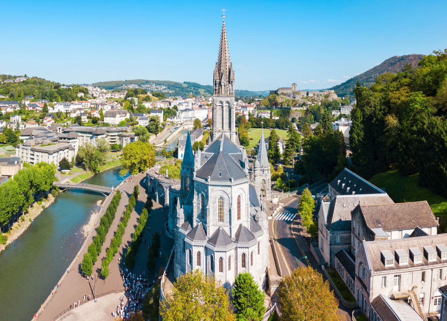 París, Lourdes, Costa Azul, Provenza y Barcelona