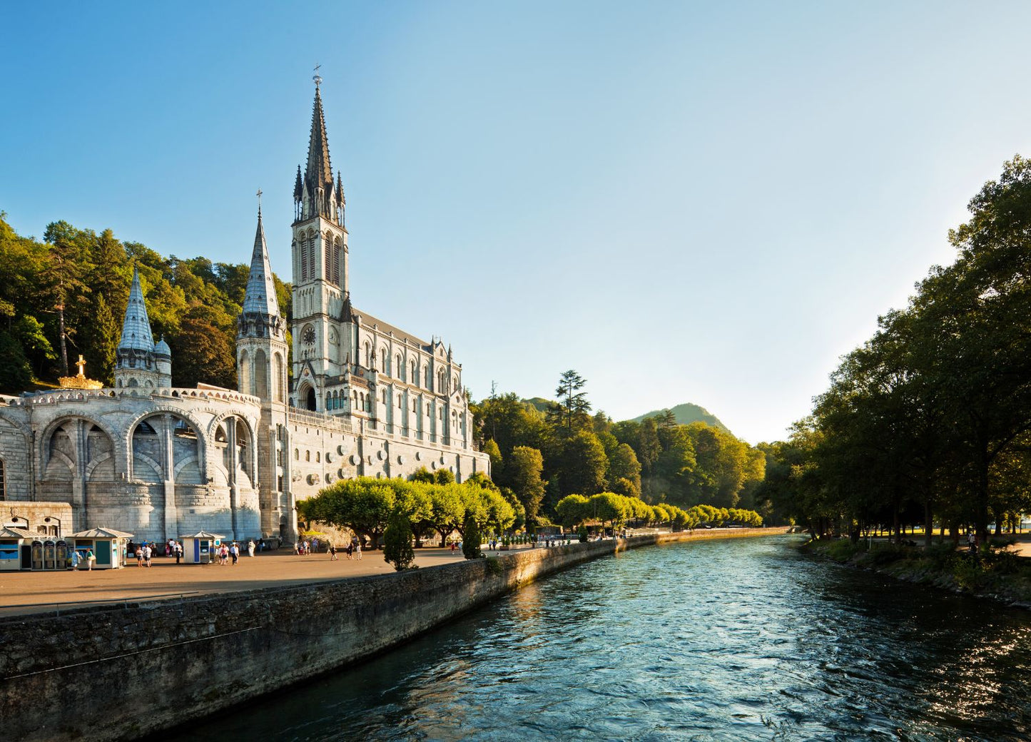 París, Lourdes, Costa Azul, Provenza y Barcelona
